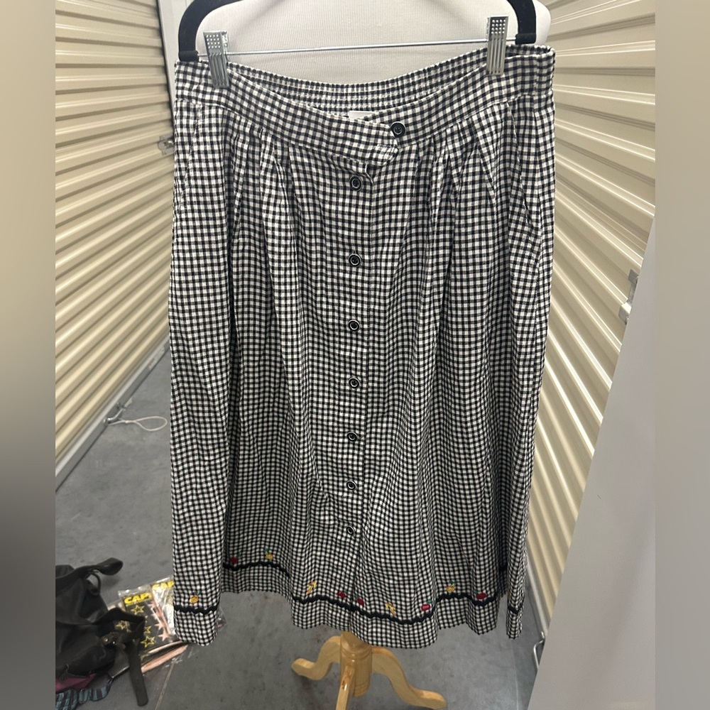 Napa Valley Petites Gingham Skirt with Embroidered Fruit